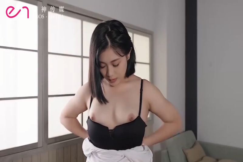 [China AV] em nữ sinh thủ dâm trong lớp EMX074