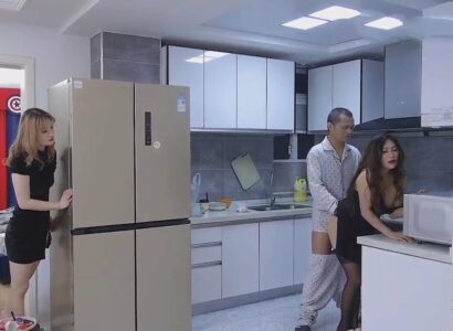 [China AV] Con dâu “thèm” khi thường xuyên thấy cảnh bố mẹ chồng làm tình