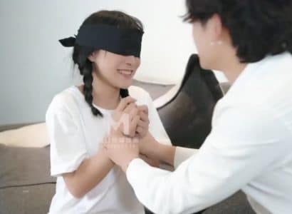 [China AV] Em vợ chơi trò bịt mắt đoán vật với anh rể và cái kết