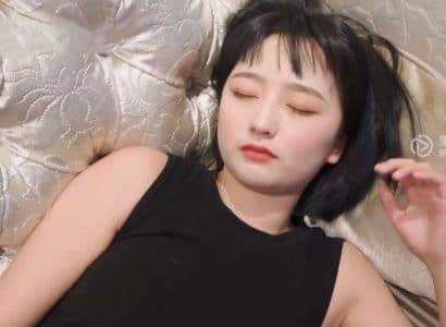 [China AV] Bà chủ nhỏ dễ thương nhậu say địt nhau không bcs với cậu nhân viên