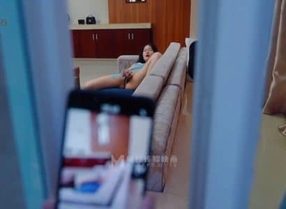 [China AV] Đột nhập địt em hàng xóm đang thủ dâm