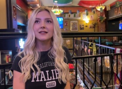 [Không che] Eva Elfie gạ một chàng trai may mắn ở quán bar vào toilet