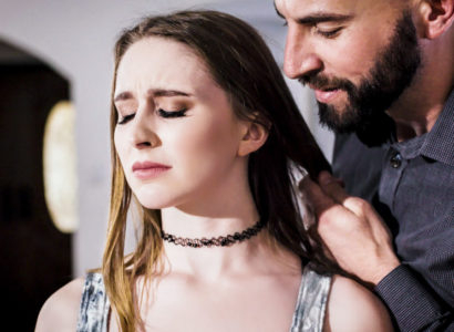 [Không che] Cháu phải làm tình với chú, nếu muốn chú giữ bí mật này…